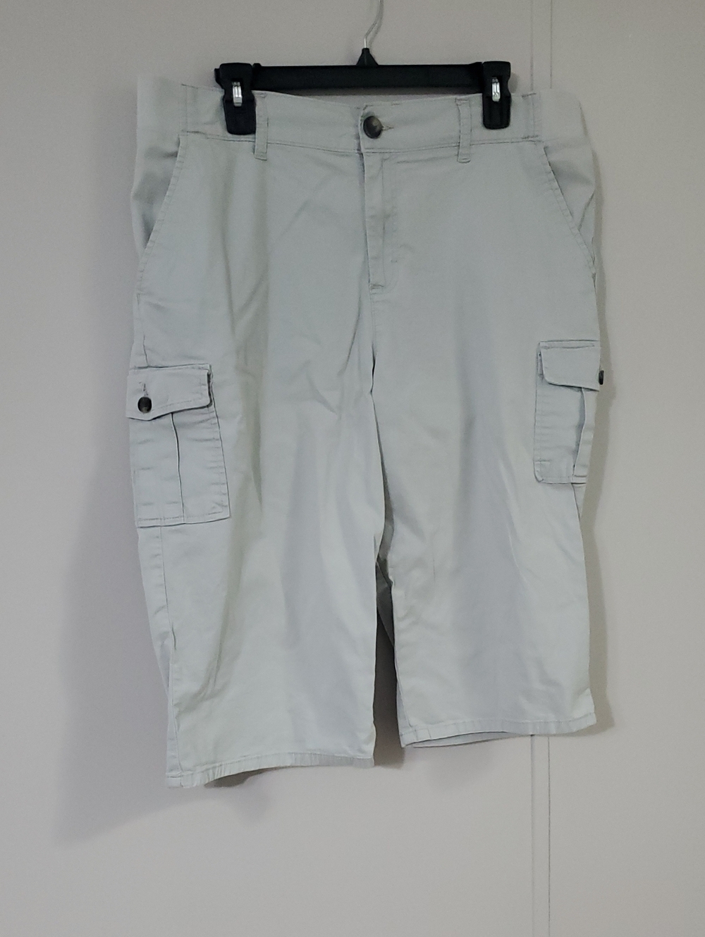 16 Wide Women's Light Gray/Green Cargo Shorts W/ Elastis Expandable Waist